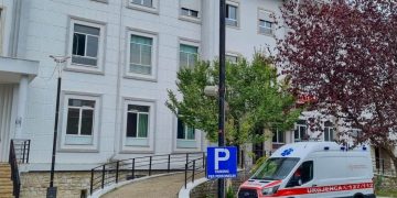 Aksidenti mbrëmë në Dropull, i plagosuri nga Lazarati lufton me vdekjen në Spitalin e Traumës