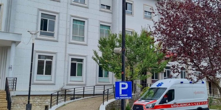 Aksidenti mbrëmë në Dropull, i plagosuri nga Lazarati lufton me vdekjen në Spitalin e Traumës