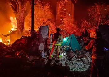 Ukraina godet një depo nafte, Rusia sulmon shtëpitë pranë Detit të Zi