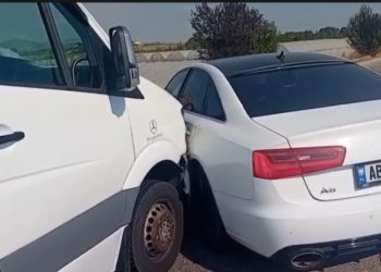 Aksident/ Furgoni i Libohovës përplaset në Levan me “Audin”