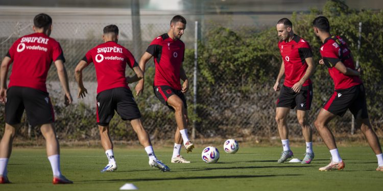 Kombëtarja zhvillon seancën e parë stërvitore në kampin stërvitor në Malaga, situata