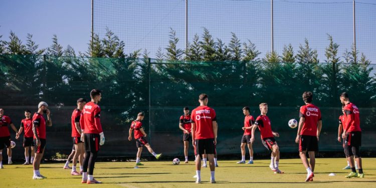 Kombëtarja, stërvitja e fundit në Malaga. Nga nesër përgatitjet vijojnë në Shtëpinë e Futbollit