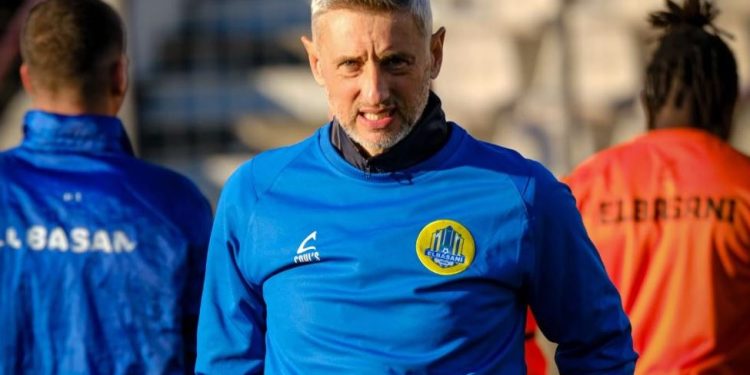 “E dinim se do ishte ndeshje e vështirë ndaj Partizanit”, tekniku i Elbasanit: Kam skuadër me mentalitet fituesi, jam i bindur