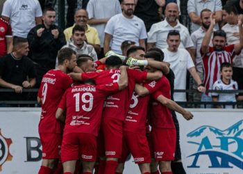 Tirana dhe Vllaznia e donin për pankinën, klubi ndan përfundimisht rrugët me trajnerin