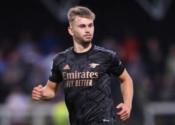 U përplas gjatë ndeshjes me murin e betonit, ndërron jetë ish lojtari i Arsenalit