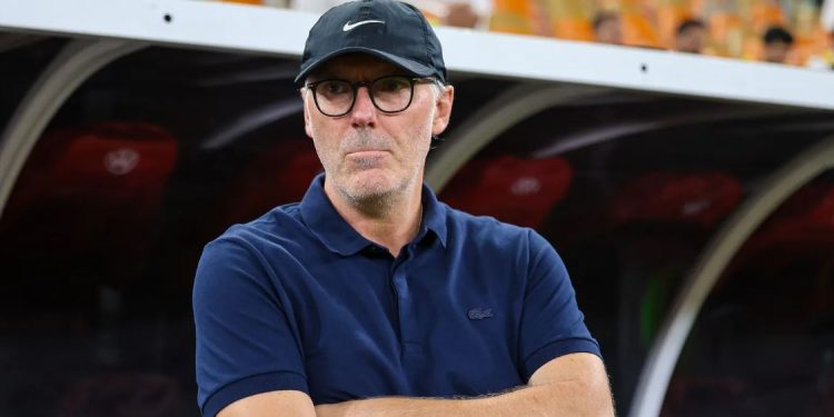 Al Ittihad largon Laurent Blanc, Mitaj mbetet pa trajner