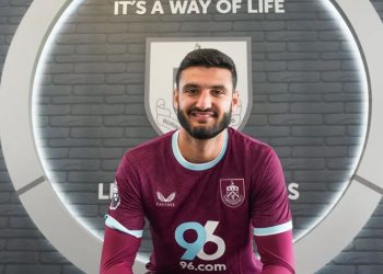 Gati për debutim ndaj Liverpool? Trajneri i Burnley ndan mendjen për Brojën