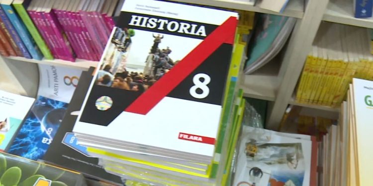 Zv. ministrja e Arsimit dhe drejtoresha firmosin vetë për miratimin e librave të tyre si tekste shkollore