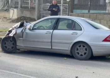 Aksident i rëndë, humb jetën 47-vjeçarja, tre të tjerë të plagosur