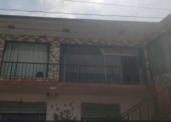 Çudira shqiptare/ Shkolla mbyllet, fëmijët mësojnë në një lokal të marrë me qira (VIDEO)