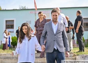 Pushime për çiftin! Princ Leka ndan një selfie me Blertën nga udhëtimi i tyre