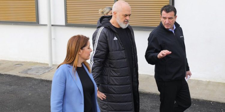 Rama shkarkon Veliajn, zgjedh Ogerta Manastirliun