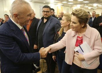 Monika Kryemadhi: Silva Caka helmoi Ilir Metën kundër meje