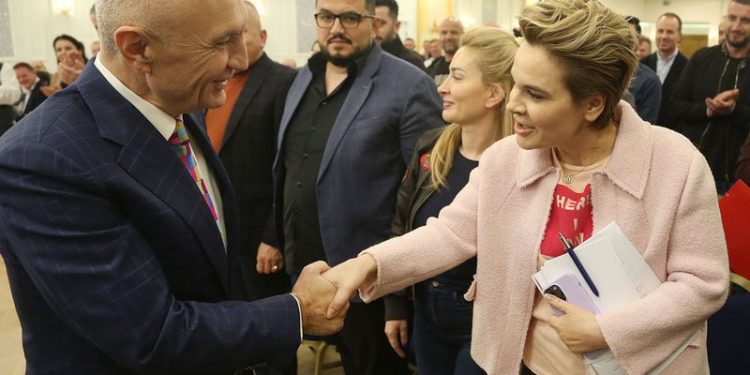 Monika Kryemadhi: Silva Caka helmoi Ilir Metën kundër meje