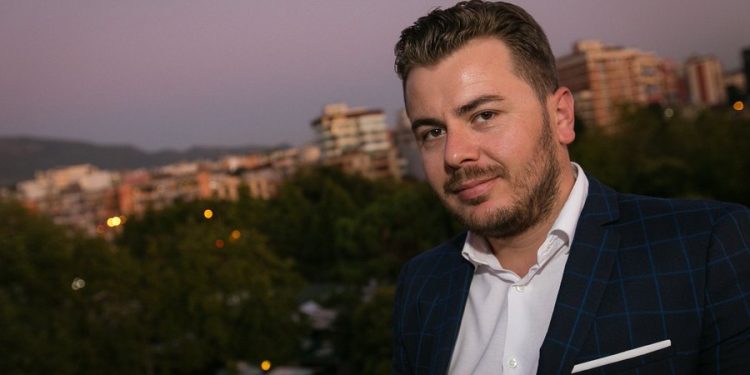 Si duhet të jetë kandidati i opozitës për Tiranën? Kapri: Të mos i hapë telefonin Berishës dhe Shehajt