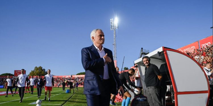 Start perfekt për Mourinho-n në rikthimin e tij në Portugali, Benfica arrin të sigurojë 3 pikët e para me “The Special One”