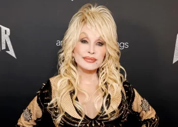 Dolly Parton shtyn koncertet për shkak të problemeve shëndetësore!
