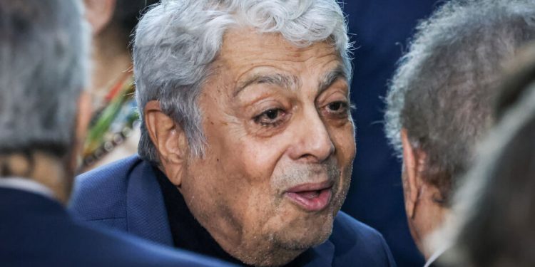 Politika sfidon artin! Turqia ndaloi koncertin e këngëtarit francez për mbështetje ndaj Izraelit