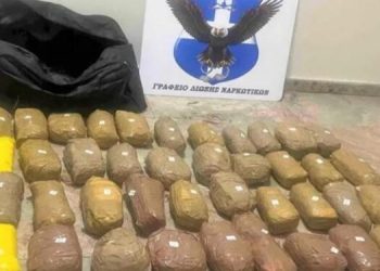U kap duke transportuar heroinë në pyjet e Follorinës, arrestohet shqiptari në Greqi