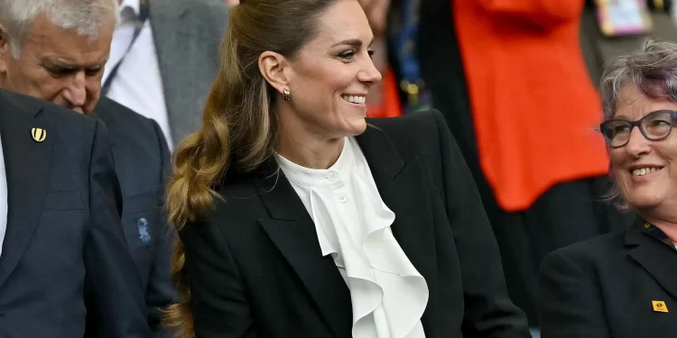 FOTO/ Kate Middleton surprizon sërish me ngjyrën e flokëve, pas eksperimentit si bionde!