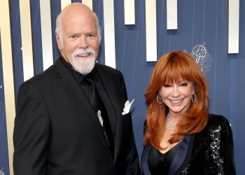 E papritur! Reba McEntire dhe Rex Linn zbulojnë fejesën e tyre