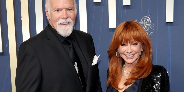 E papritur! Reba McEntire dhe Rex Linn zbulojnë fejesën e tyre