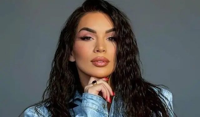 Besa ndan foton e parë me bashkëshortin