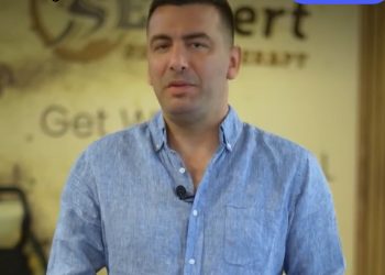 Kelly tregon për përmirësimet pas paralizës faciale: Jam në rikuperim