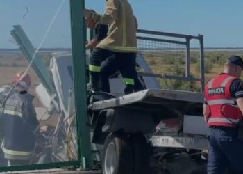 Shkaktoi aksidentin me dy viktima në aksin Levan-Vlorë, arrestohet shoferja italiane