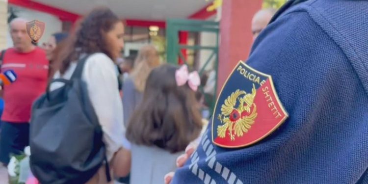 Viti i ri shkollor/ Kontroll nxënësve te dera. Policia bën planin e sigurisë, do mbyllen lokalet afër shkollave!