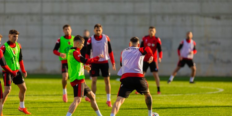 Ndeshjet kundër Gjibraltarit& Letonisë/ Asani dhe Berisha: Armosferë shumë e mirë në skuadër, duam 3 pikët në “Air Albania”