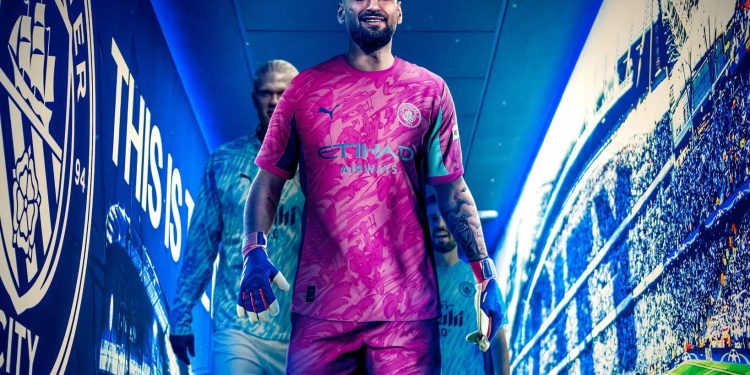 Zyrtare/ Donnarumma në Manchester, City prezanton portierin