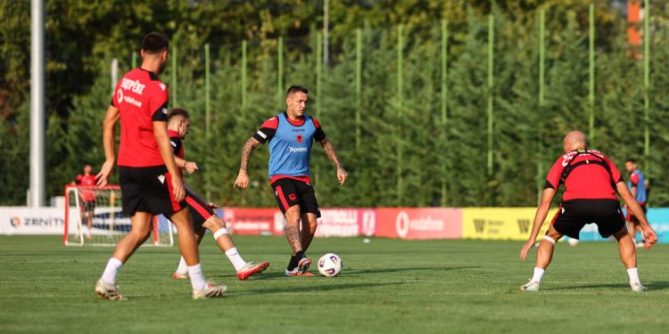 Kualifikueset e Botërorit 2026 / Kombëtarja vijon përgatitjet për sfidën me Letoninë në Tiranë