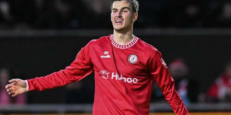 Asist dhe gol, sulmuesi i harruar nga Sylvinho shkëlqen në Angli (Video)