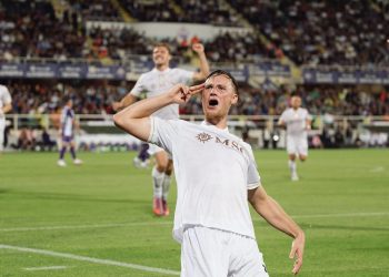 Napoli feston në Firenze,  kampionët e Italisë tregojnë forcën