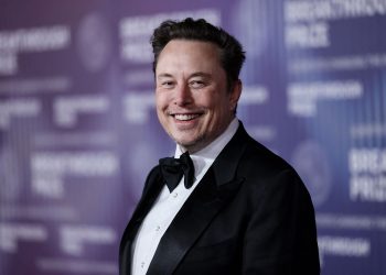 Elon Musk drejt titullit të parë të “trilionerit” në botë