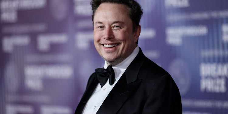 Elon Musk drejt titullit të parë të “trilionerit” në botë