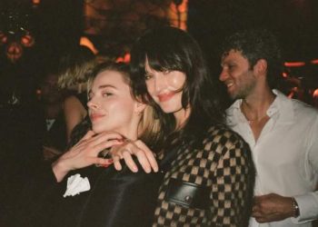 Chloë Moretz i jep fund beqarisë me modelen e njohur
