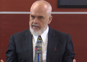 Rama: Vetëm hajdutët diskutojnë si do vjedhë Diella