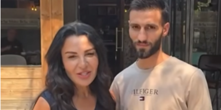 Belinda Balluku në Delvinë, promovon një bar-kafe (VIDEO)