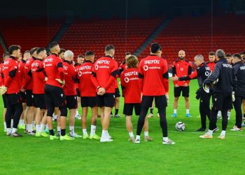 Ndryshime në formacionin kuqezi, titullarët ndaj Gjibraltarit