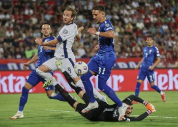 Skandal në Beograd/ Tifozët serbë me thirrje “Kosova është Serbi”, gjatë ndeshjes kundër Anglisë