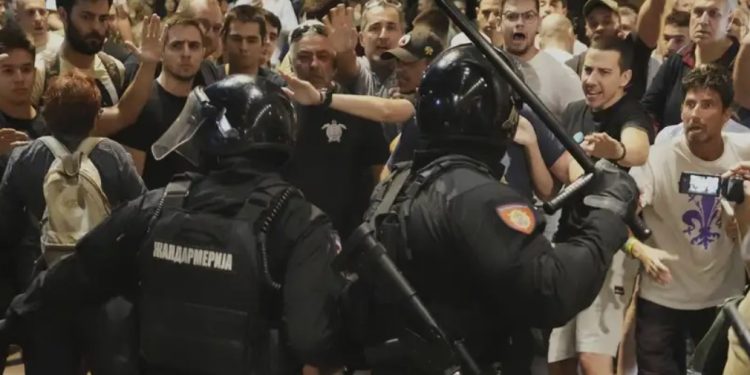 “Zbutet FIFA”, nuk i “fshin” tifozët Serbisë, ndaj Shqipërisë i mbyll 20% të stadiumit