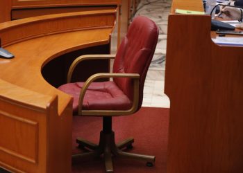 Kush janë këshilltarët që nuk votuan pro shkarkimit të Veliajt (Emrat)