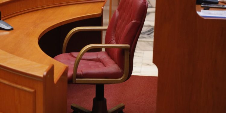 Kush janë këshilltarët që nuk votuan pro shkarkimit të Veliajt (Emrat)