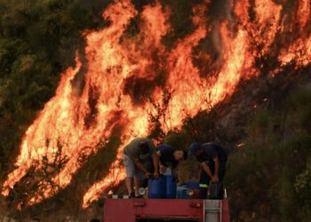 Zjarr në Butrint, flakët rrezikojnë Parkun Kombëtar