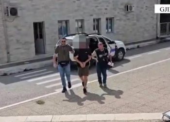 I shpallur në kërkim ndërkombëtar dhe i dënuar me burg, i riu arrestohet në Kakavijë (VIDEO)