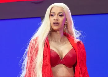 Pa komplekse! Cardi B sqaron pse zgjedh kirurgjinë kozmetike