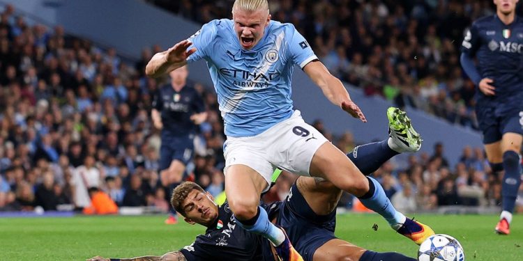 FOTO/ Di Lorenzo “skuq” Napolin, Man.City e nis me fitore, Haaland për rekord