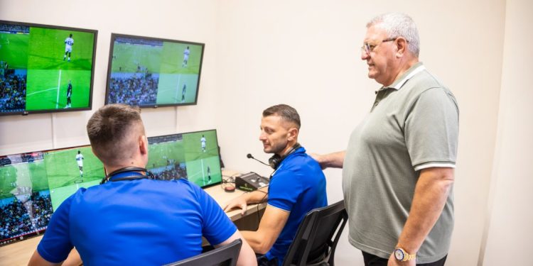 Presidenti Duka viziton qendrën e re të sistemit VAR në “Shtëpinë e Futbollit”: Pjesë e strategjisë së FSHF-së për modernizimin e arbitrimit